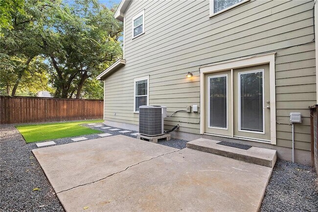 Building Photo - 3207 Holton St