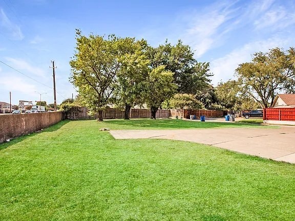 Building Photo - 12501 Hornbeam Dr