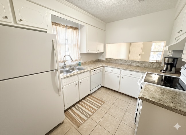 Building Photo - Myrtle Beach - 2 Bedroom / 1.5 Bathroom Townhome