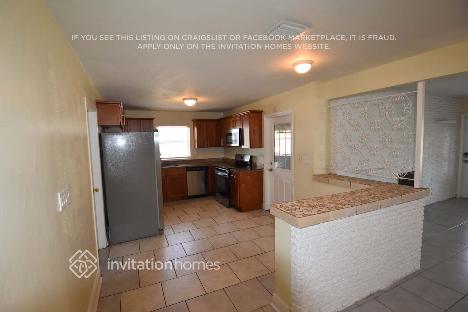 Building Photo - 533 W Dayton Cir