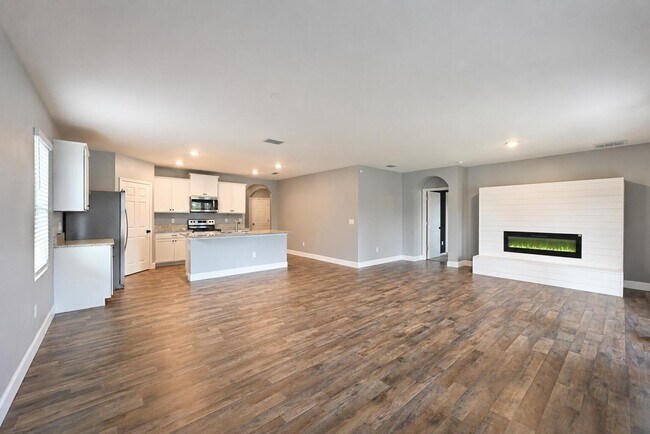 Building Photo - 927 Remington Green Dr SE