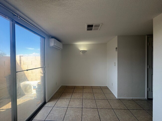 Building Photo - 4828 W Orangewood Ave