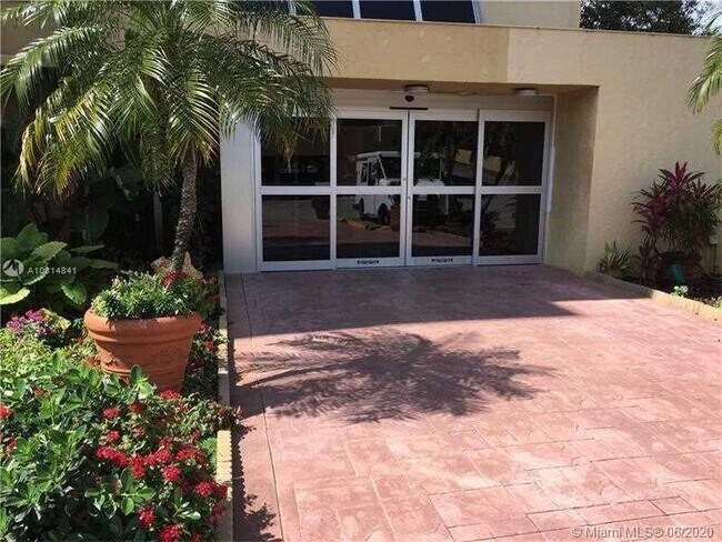 Building Photo - 17890 W Dixie Hwy