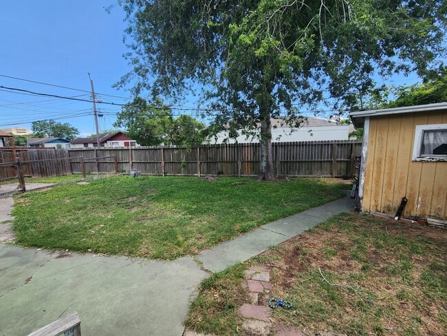 Building Photo - 937 Rossi Dr