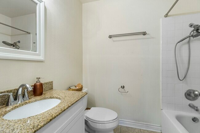 Building Photo - 616 Kumquat Way