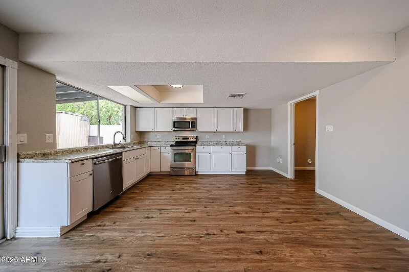 Building Photo - 3016 W Libby St