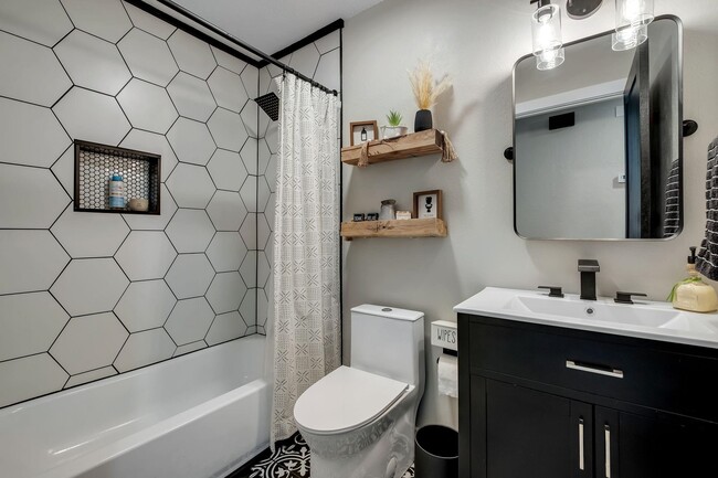 Building Photo - 6605 Donerail Trail