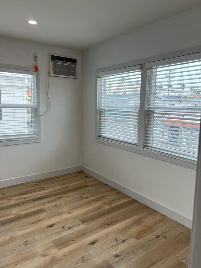 Building Photo - 1b Apartment in Belmont Shore across from ...