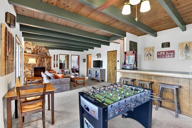 Building Photo - 26633 Thunderbird Dr
