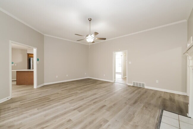 Building Photo - 6150 Woodstock View Dr