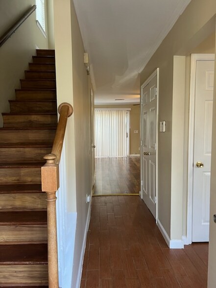 Building Photo - 6600 Meadow Rue Dr