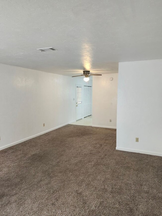 Building Photo - 1872 Darryl Dr