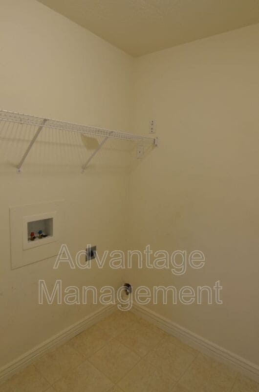 Building Photo - 4044 S Lake Vista Dr