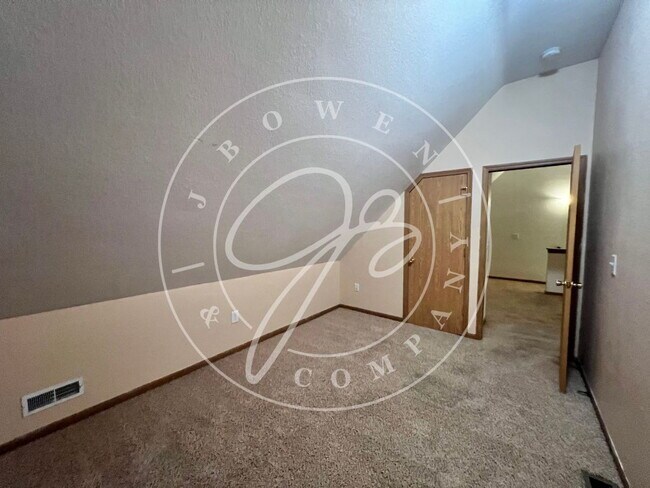 Building Photo - "Charming 3-Bedroom Home in Oregon.– Spaci...