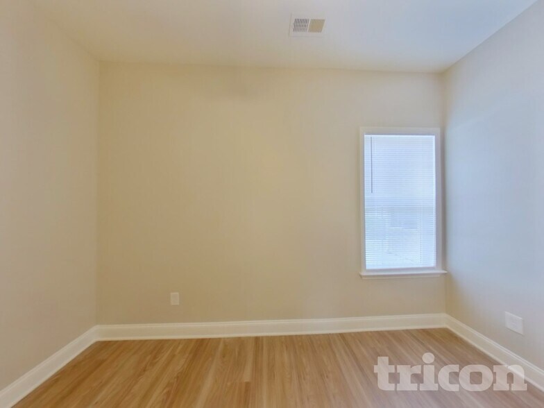 Building Photo - 2304 Larkspur Ln