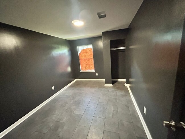 Building Photo - 1850 Davis Cir