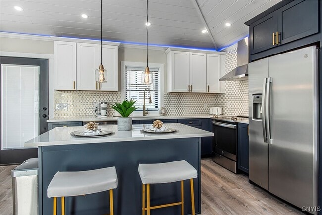 Building Photo - 1014 Main St