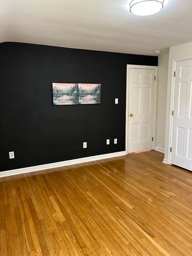 Building Photo - Spacious Colonial For Rent in Lyndhurst
