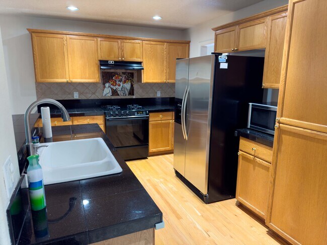 Building Photo - 4630 NW White Mountain Terrace