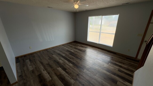 Building Photo - 4187 Sunset Dr