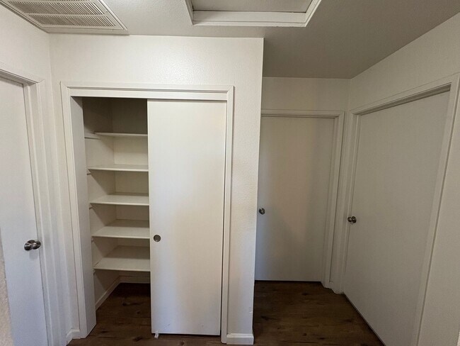 Building Photo - 1897