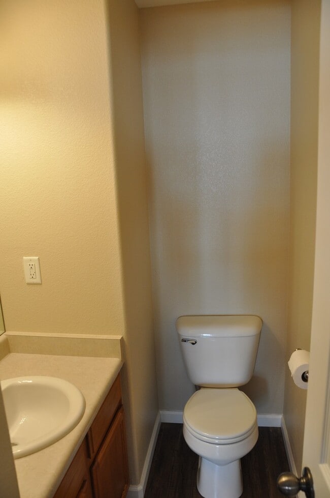 Building Photo - 833 Apex Dr