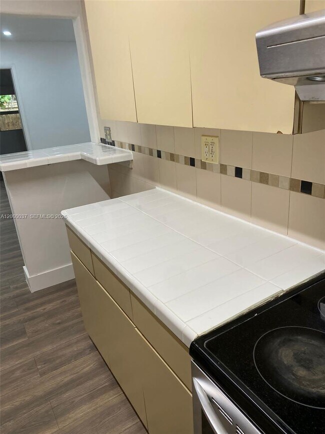 Building Photo - 824 84th St