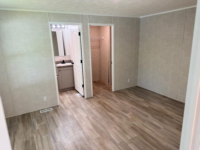 Building Photo - 27a Fox Haven Dr