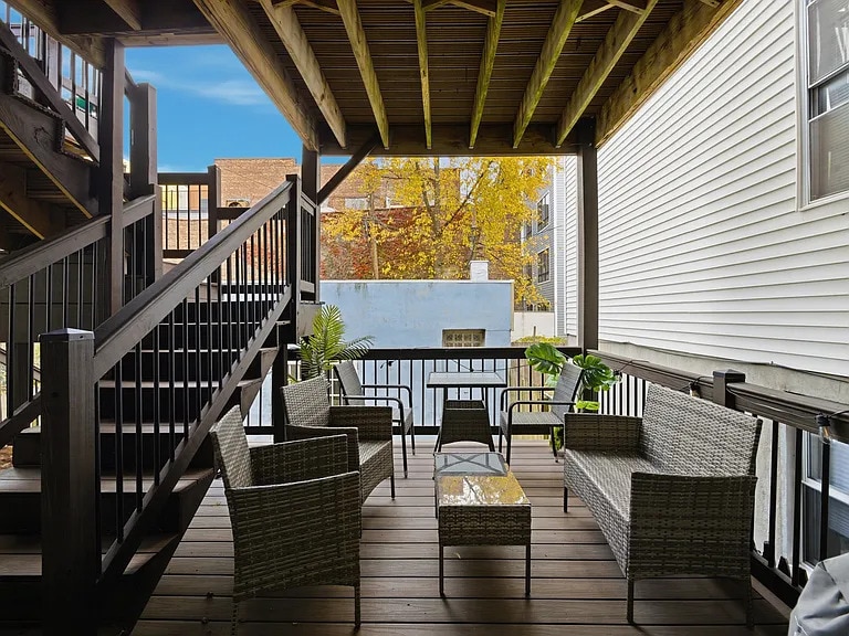 Building Photo - 162 Griffith St