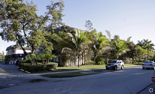 Building Photo - Dadeland Capri