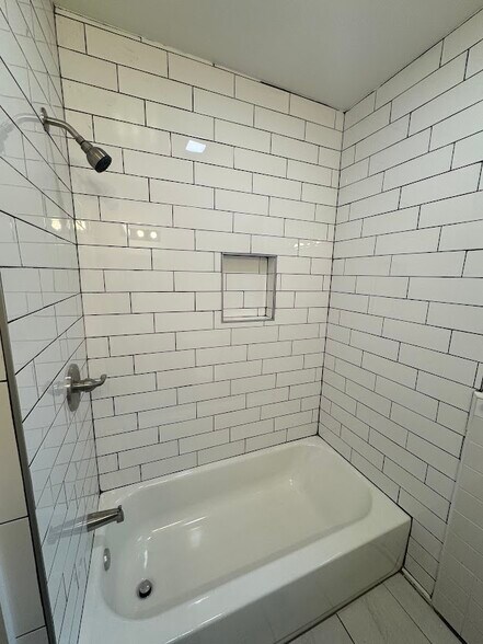 Building Photo - 5716 Beacon St