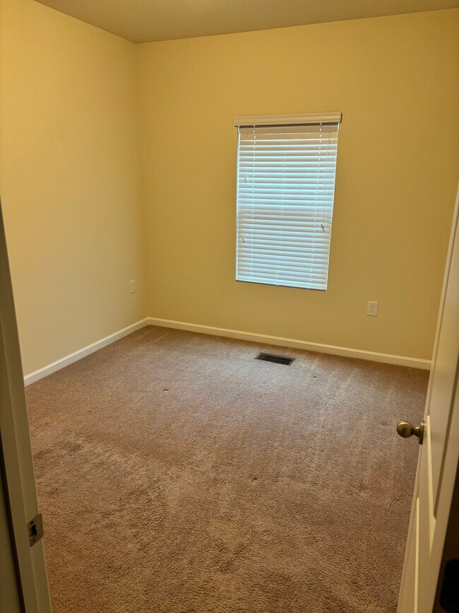 Building Photo - 1005 Epiphany Rd