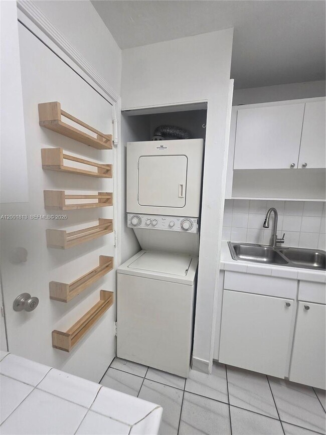 Building Photo - 13700 SW 62nd St