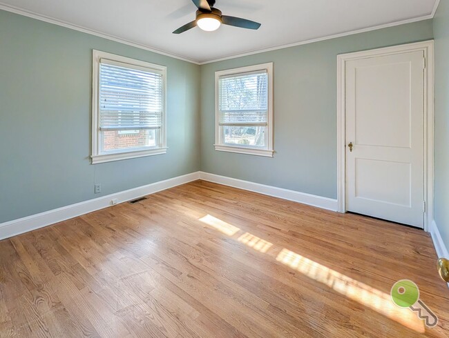 Building Photo - Charming Updated 2BR Home Near Downtown Greenville