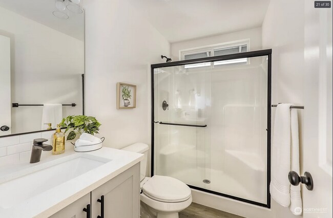 Building Photo - Beautiful, private 2 bed, 2.5 bath townhouse in Silverdale