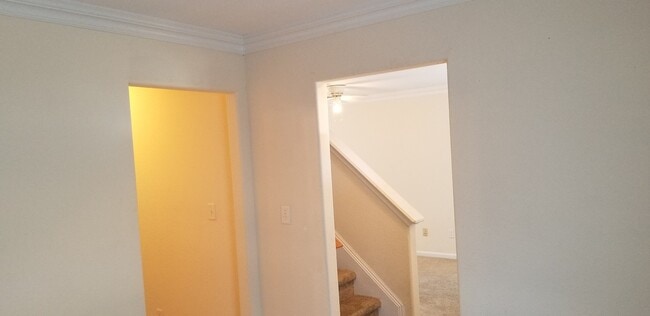 Building Photo - 3 Bedroom 2.5 Bath single family in Chesap...