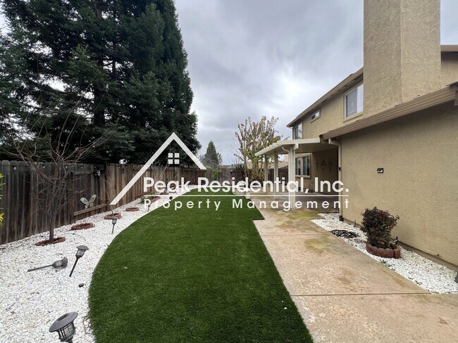 Building Photo - Beautiful Empire Ranch 5bd/3ba Home with 3 Car Garage - Must See