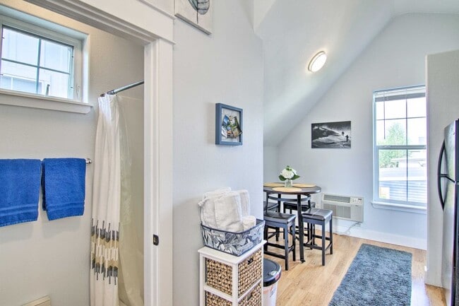 Building Photo - 4208 Benepe St