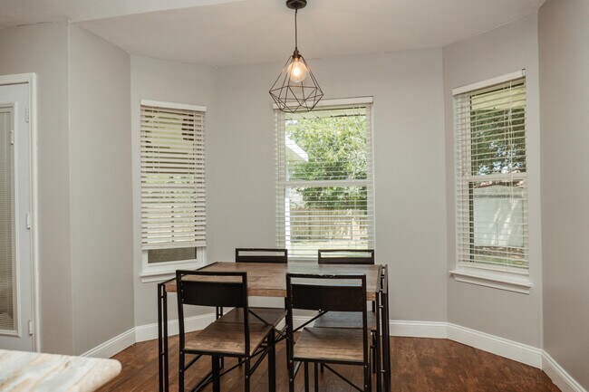 Building Photo - 2813 Atoka Trail