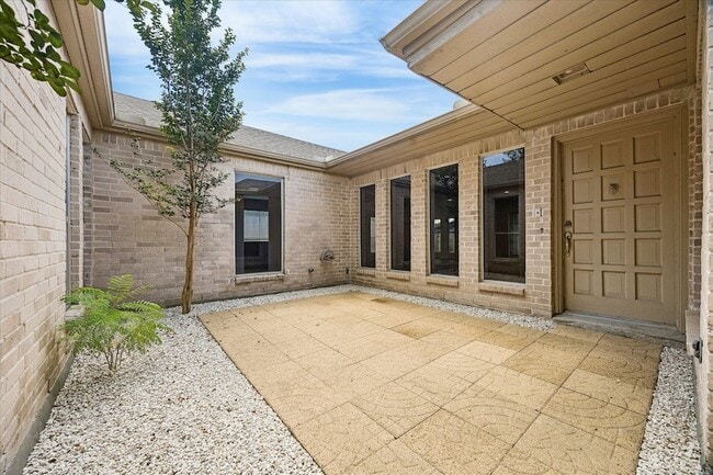 Building Photo - 7618 Bankside Dr