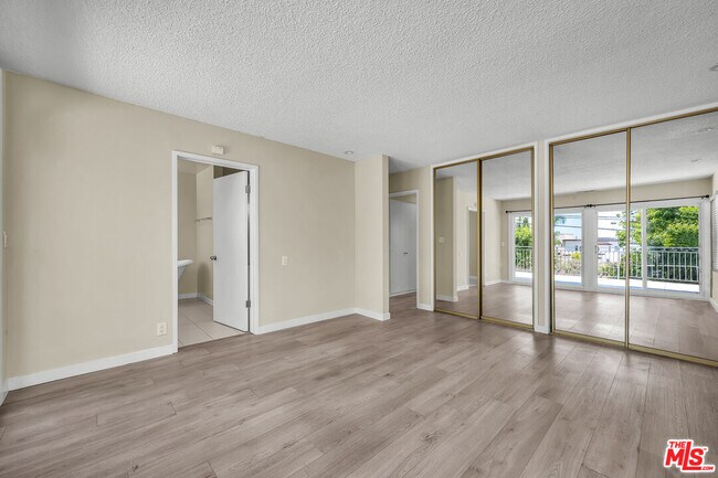 Building Photo - 5137 Reynier Ave