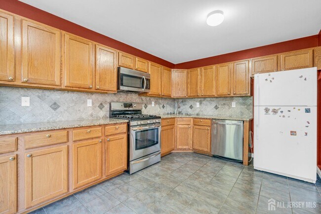 Building Photo - 356 Hawthorne Rd