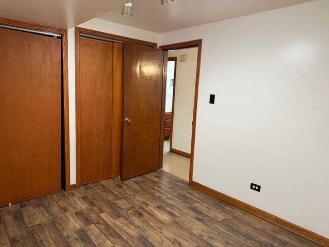 Building Photo - 7226 W 63rd Pl