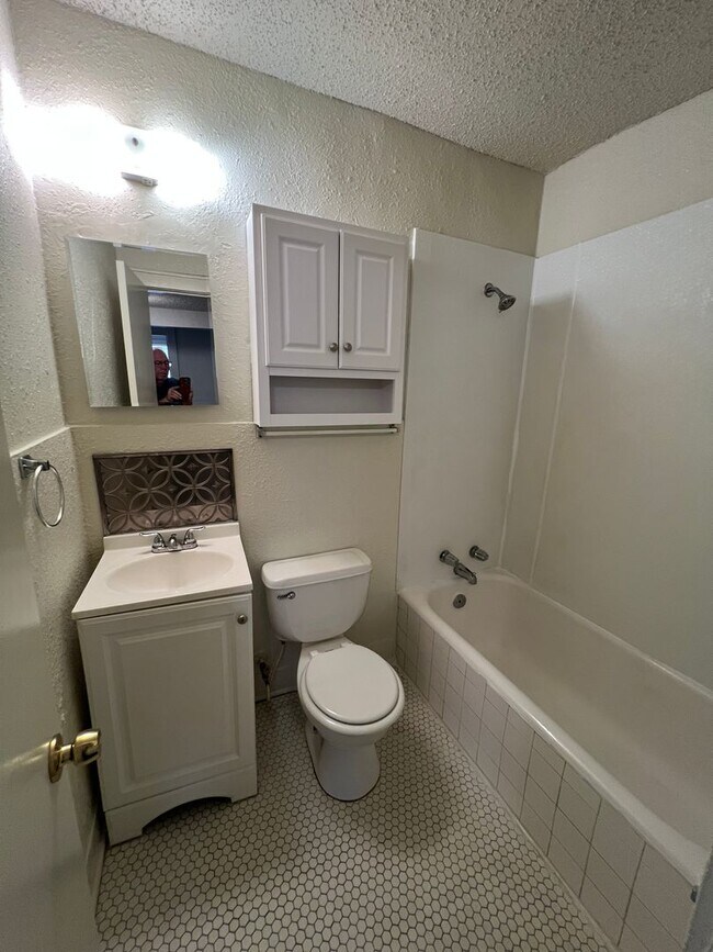 Building Photo - 1 Bed in the Paseo District