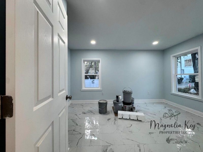 Building Photo - 403 73rd Ave N