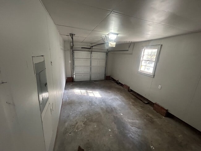 Building Photo - 623 S Beltline Blvd