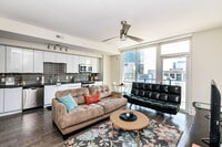 Building Photo - 225 S Poplar St