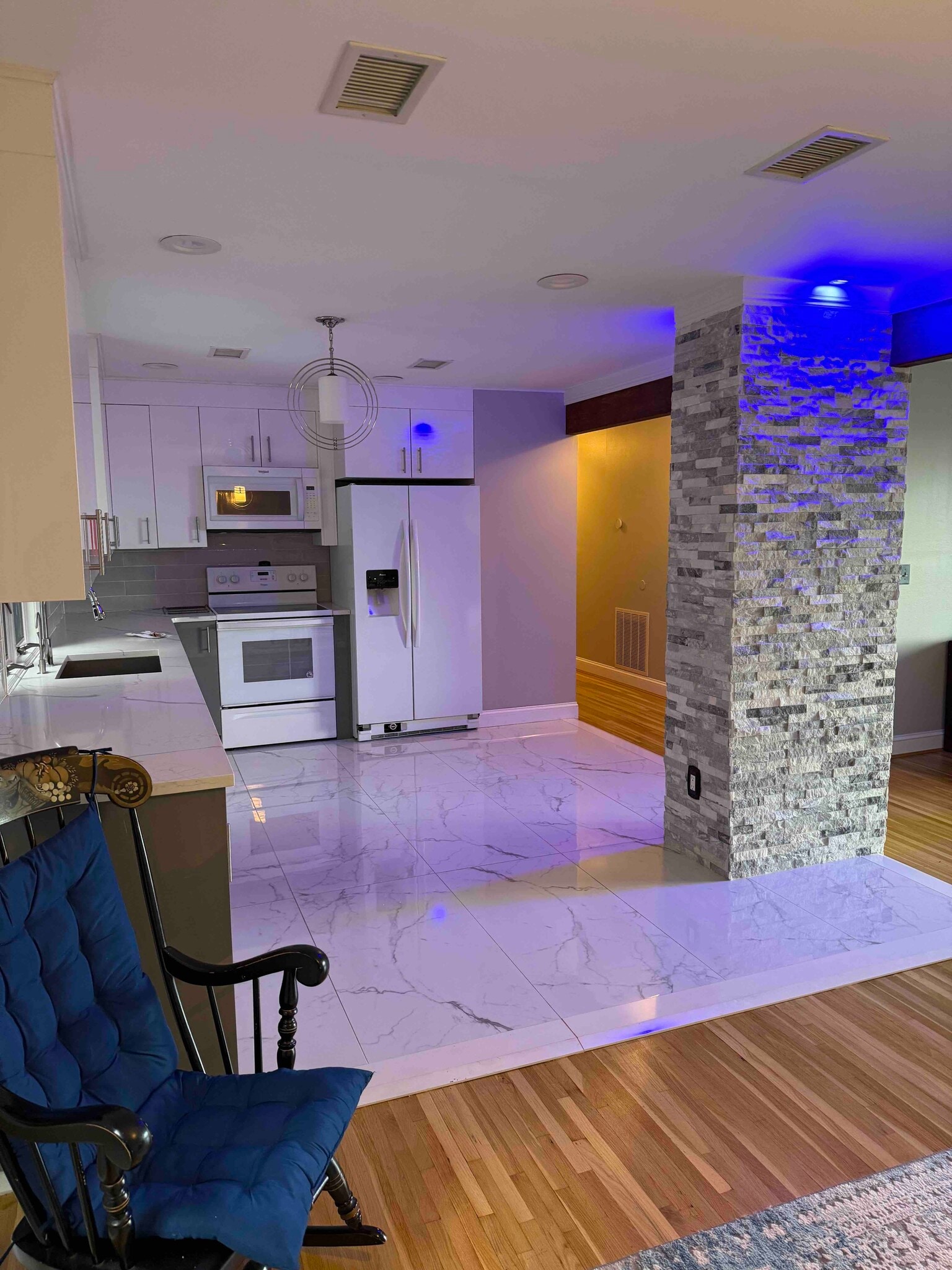 Building Photo - 251 Silleck St