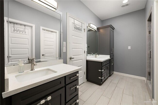 Building Photo - 21 Middle St