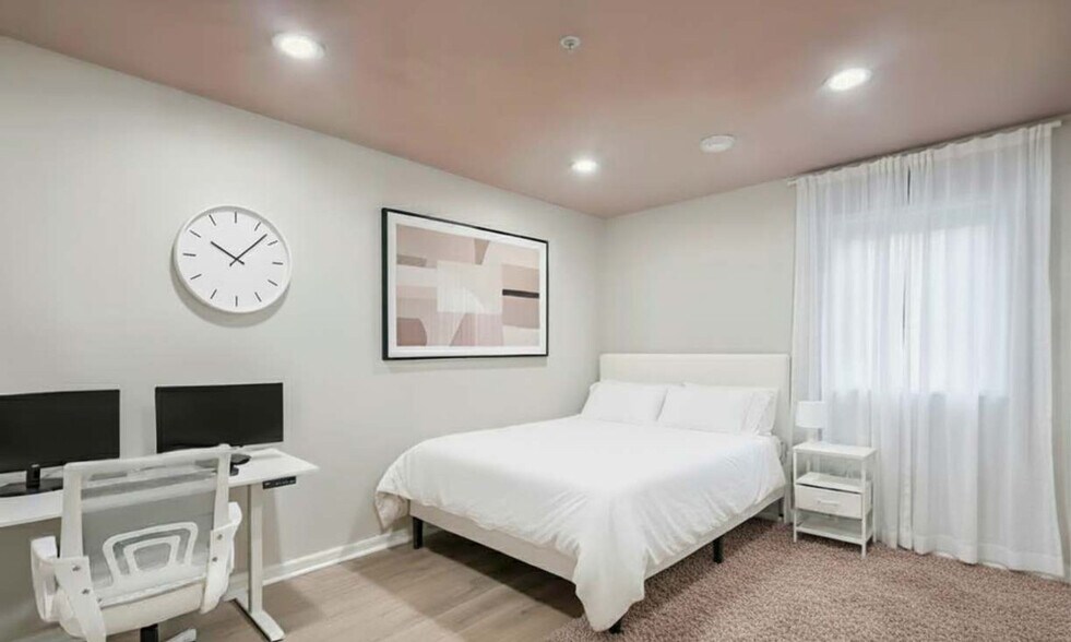 Building Photo - 2808 Colfax Ave South